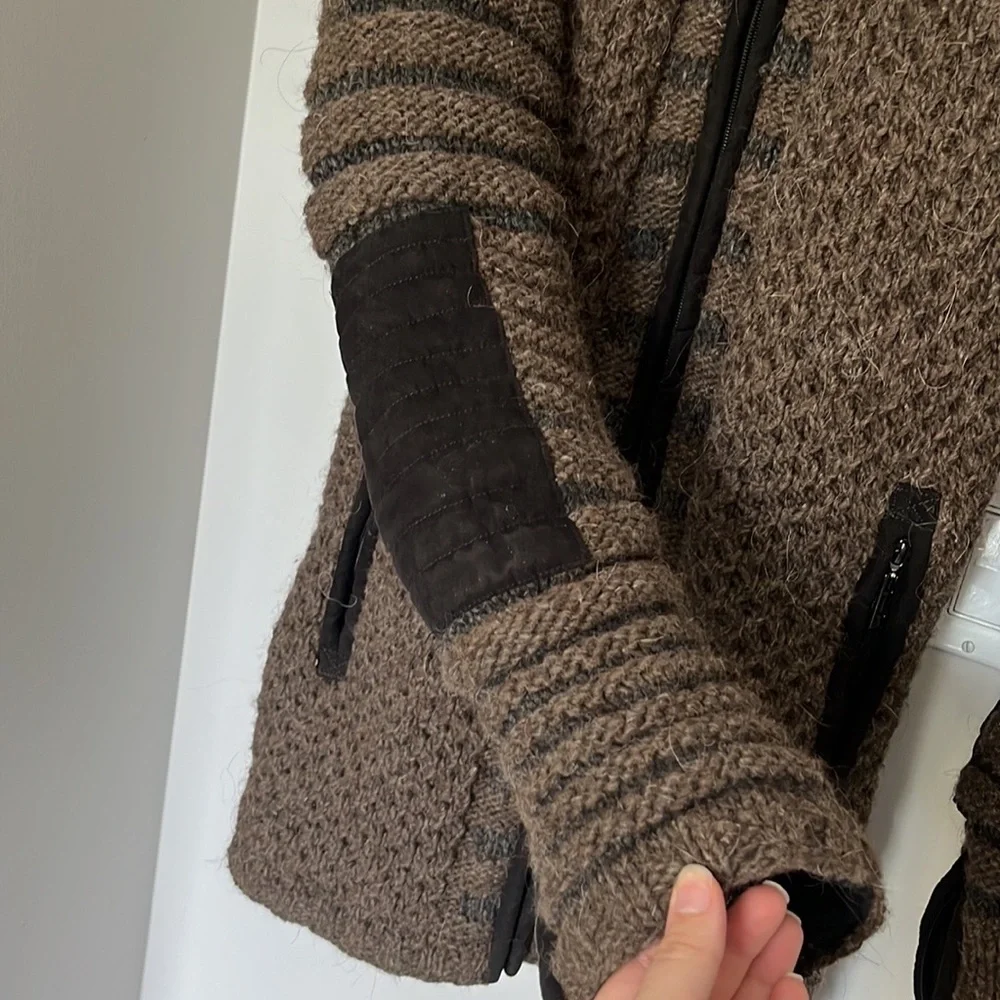 Urku Wool Coat - Picture 10 of 13